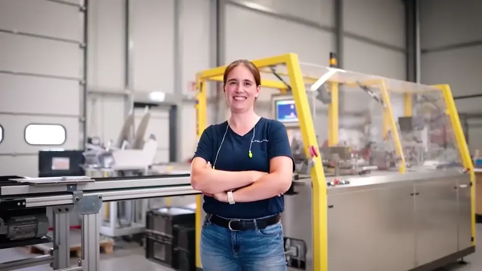 Mitarbeiterin in einem Industriebetrieb im Münsterland